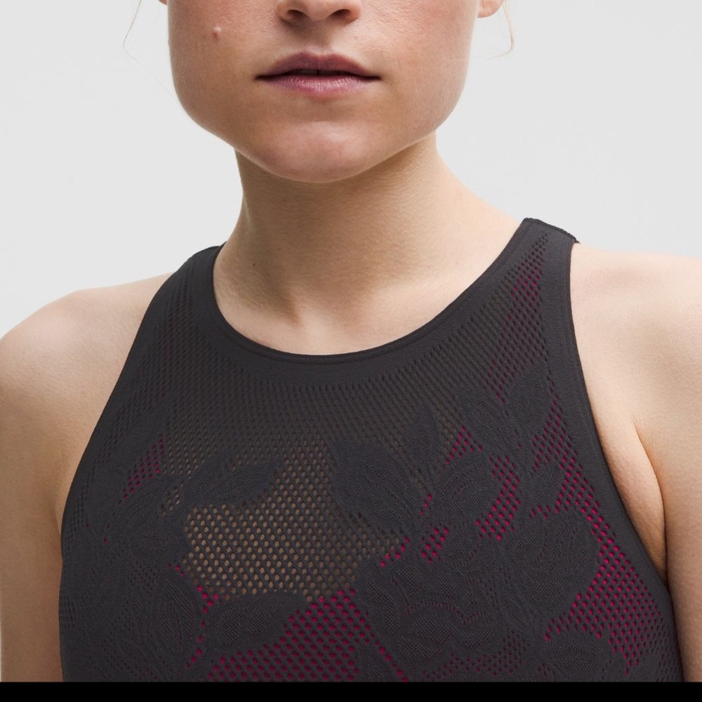 RevealKnit Floral Cropped Tank - Picture 3 of 6